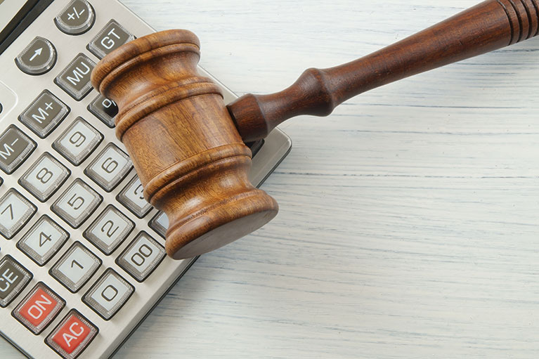 What types of legal expenses are tax deductible?